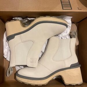 SOREL Hi-Line Heel Chelsea Booties